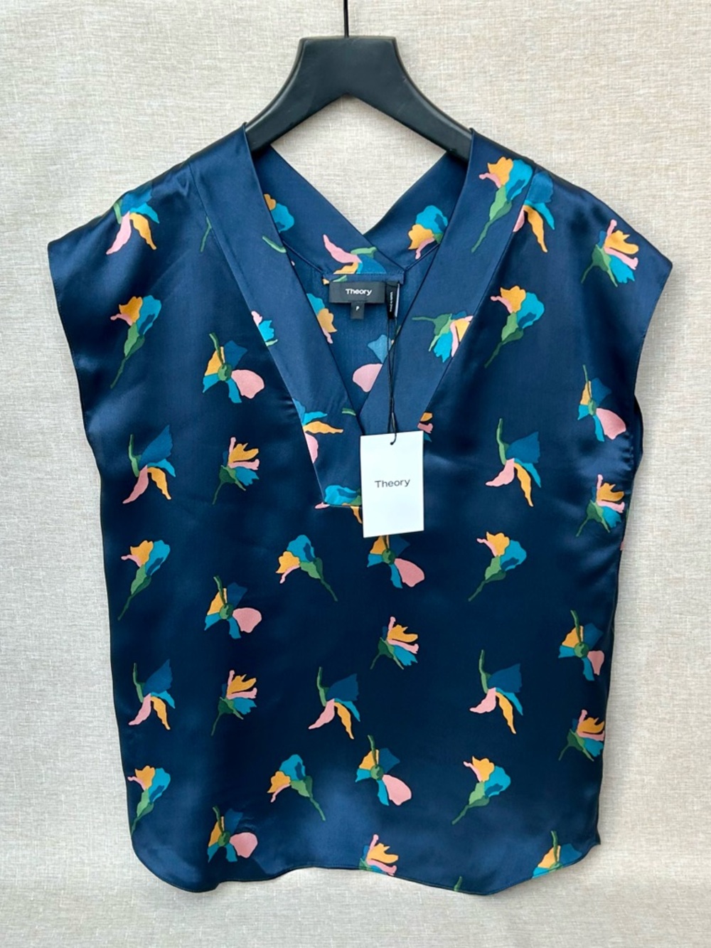 NWT Theory Silk Navy Floral Blouse, Sleeveless V Neck - Size XS/S
